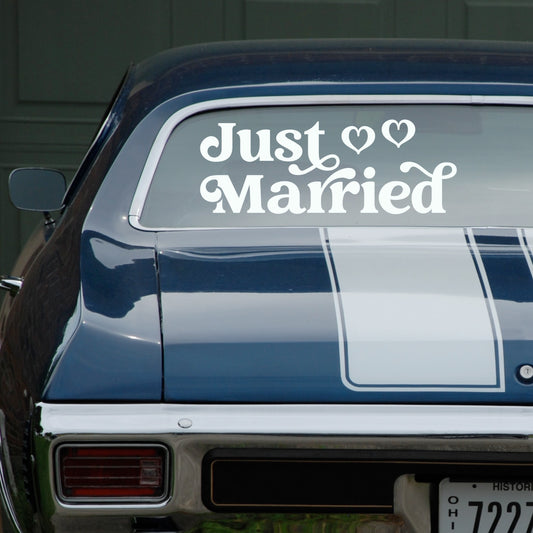 Vintage Style Just Married Car Decal – Elegant Wedding Vehicle Sticker